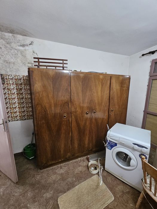 Стара спалня гардероб тоалетка