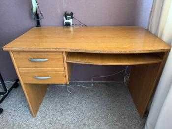 Продам столик компьютерный