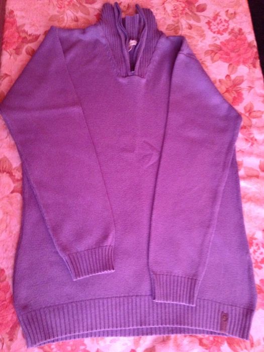 Продавам маркови дрехи за момче на 14-15 год.Тениска Адидас. 2 жилетки