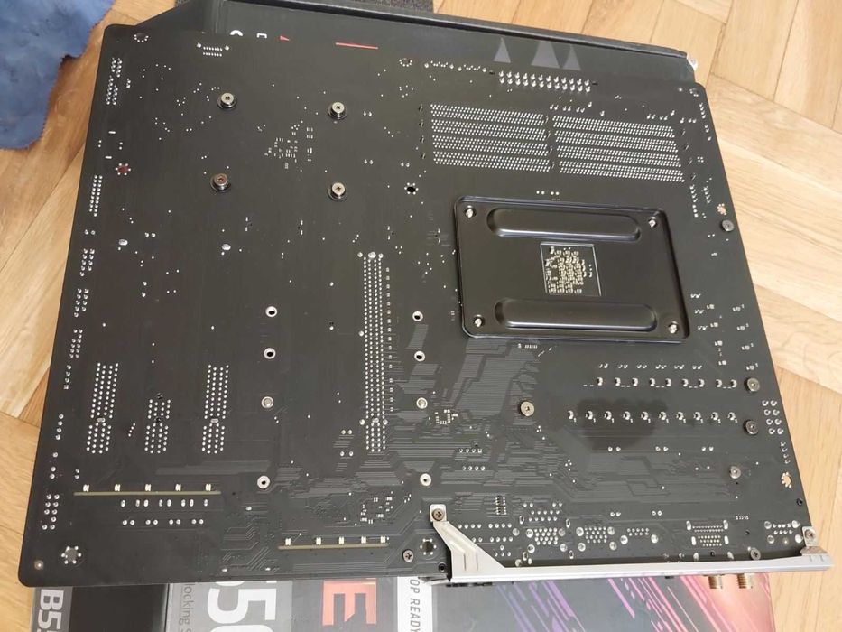 AMD Ryzen 7 5800X + Gigabyte B550 Aorus Elite Wi-Fi