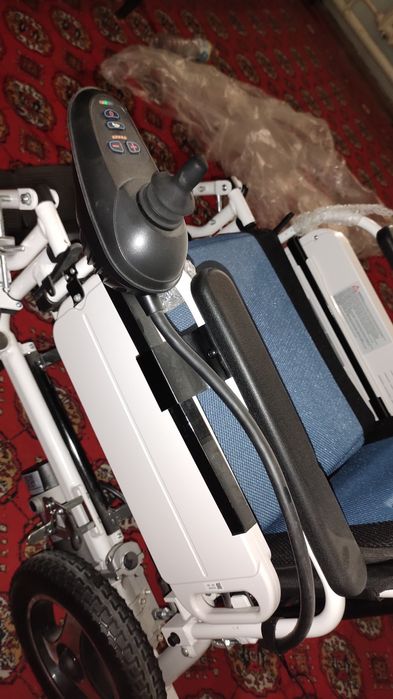 Электрическая инвалидная коляска