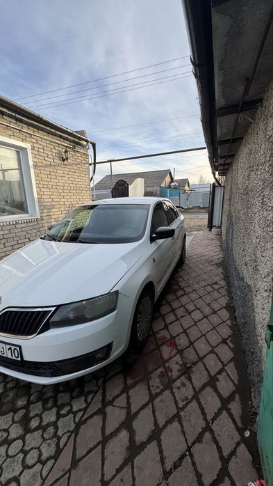 Продам шкоду рапид 2013 год