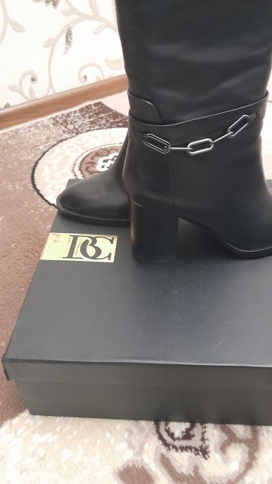 Продам новую сапоги BASCONI