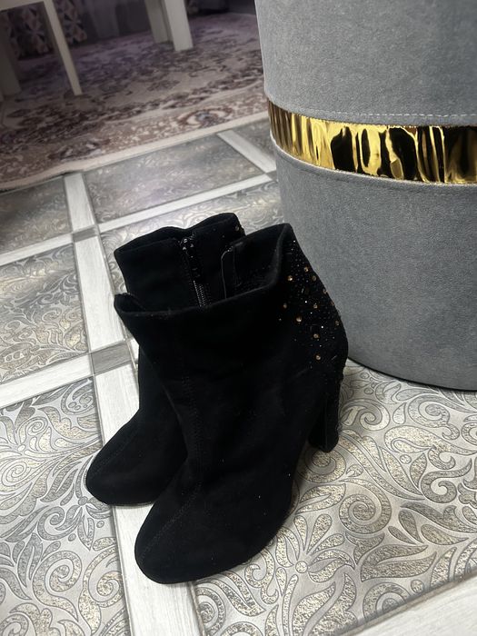 Продаю ботильоны