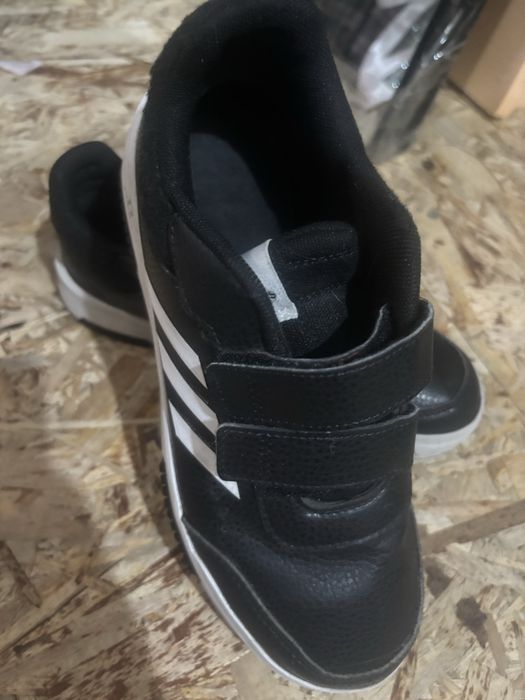 Продам кроссовки adidas оригинал , 39 размер