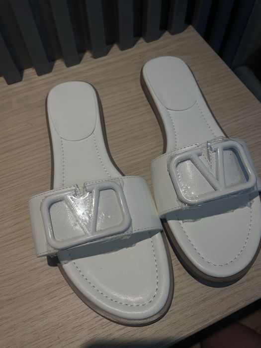 papuci albi stil v