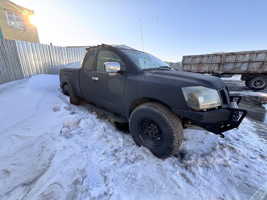 Nissan titan pick up