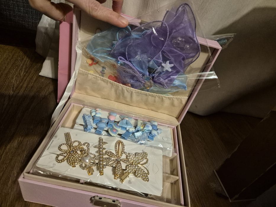 Продам подарочный набор заколки