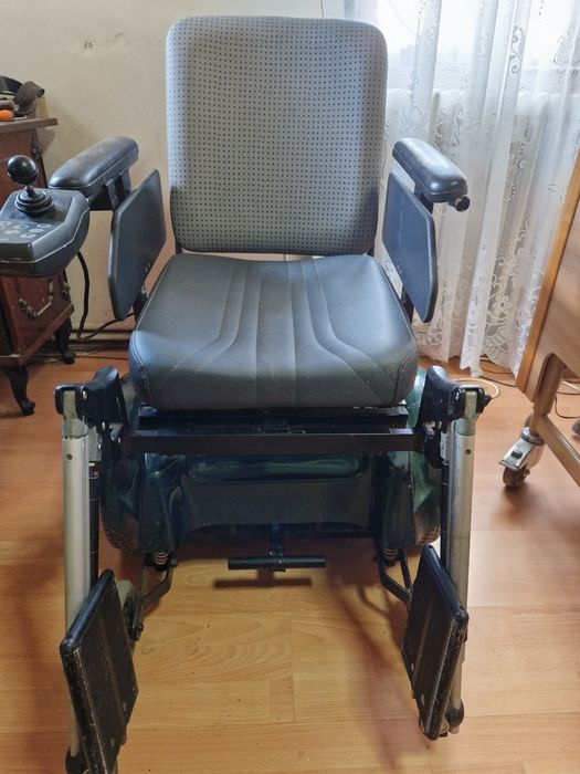 Scaun rulant electric cu joystick – funcțional, 5 viteze