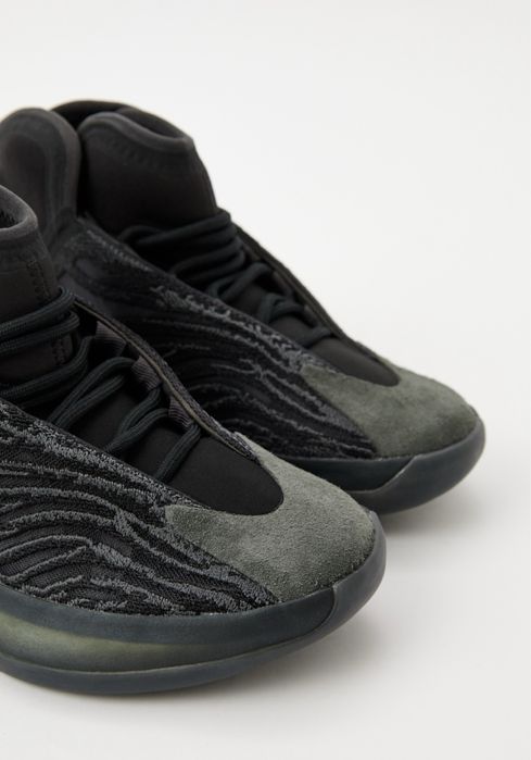 Продам новые оригинальные кроссовки Adidas YEEZY Boost