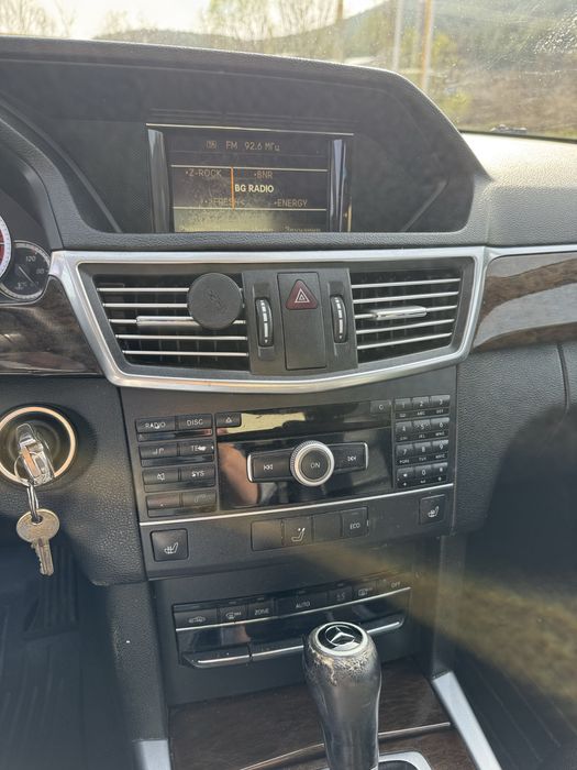 Мерцедес  Е200 cdi 2012 година автоматик
