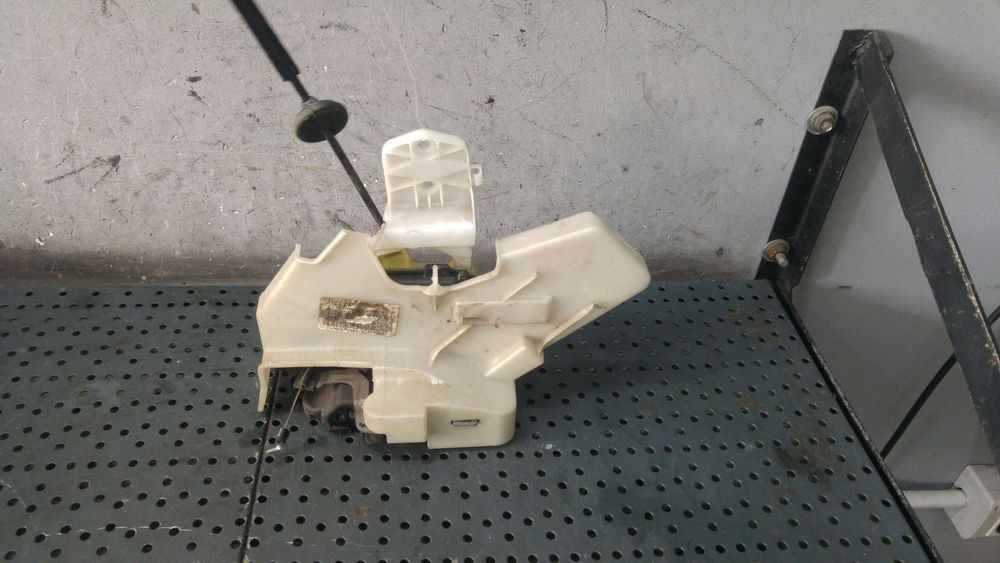 Broasca usa dreapta spate vw polo 9n