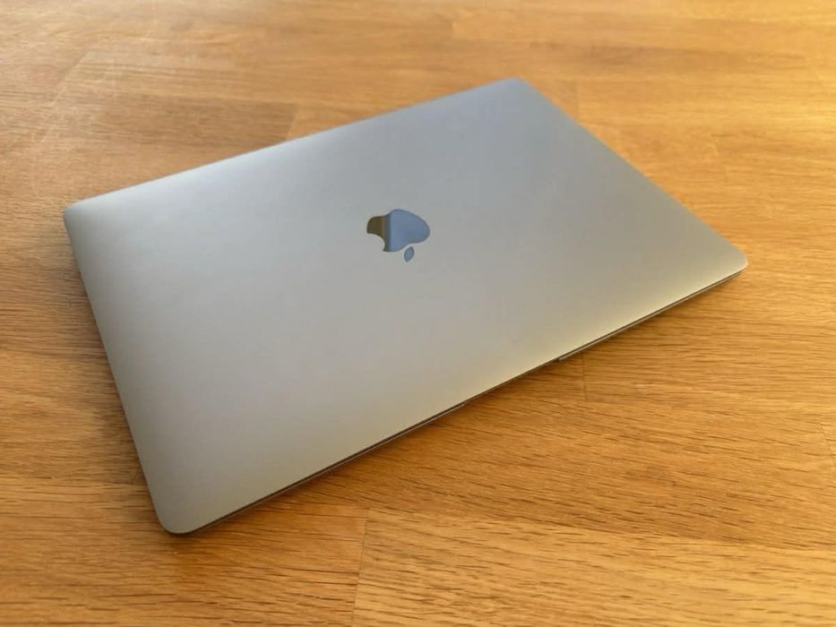 Macbook air 2020 M1 8gb 256 ram