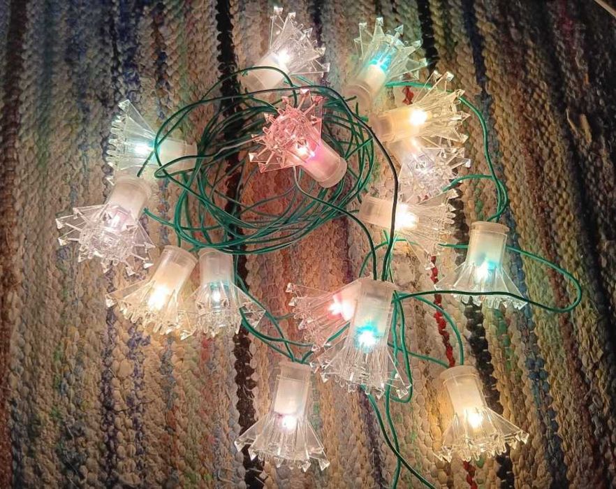 Instalatie veche pom de Crăciun, de iarna, perioada comunista RSR