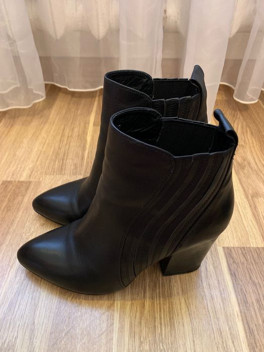 Продам осенние сапоги кожаные