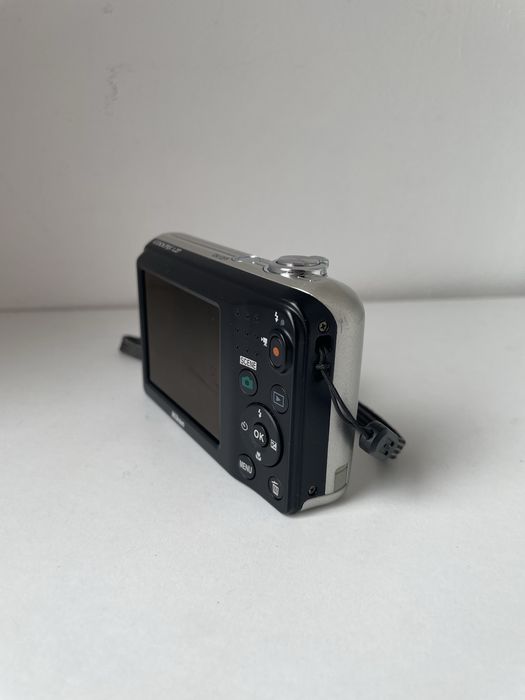 Camera Foto Digitala NIKON CoolPix L27 Silver, HD 720p, 16 MegaPixel, Senzor CCD, 8GB Digital Point and Shot Camera