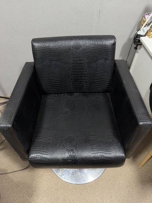 Продам парикмахерское  кресло