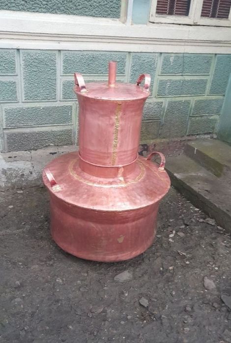 Vand cazane de tuica din cupru alimentar de 99.97 la suta avem pe stoc