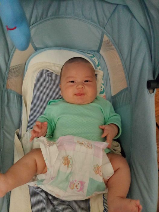 Шезлонг новый мало использованно