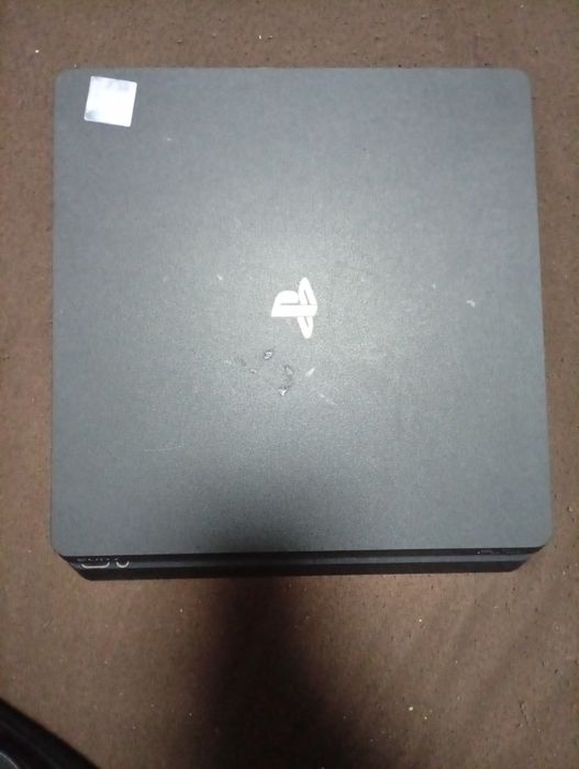 PS4 slim + controler