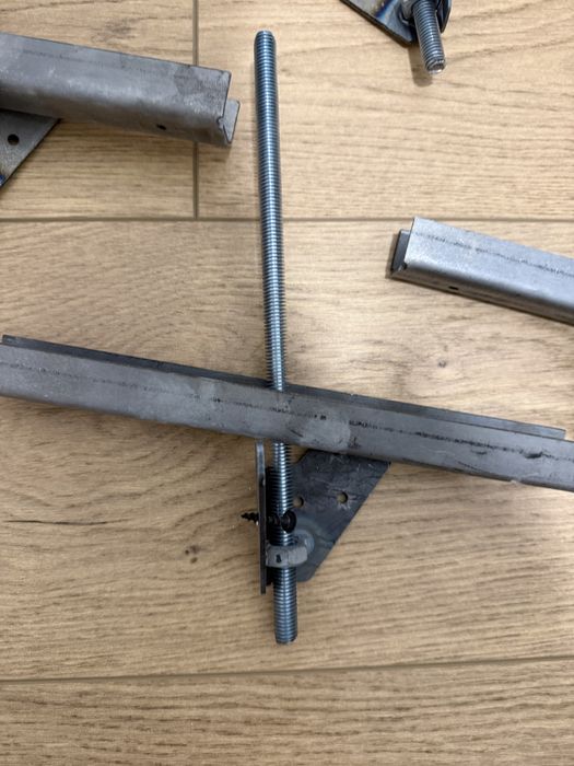 Suporti prindere scara mansarda