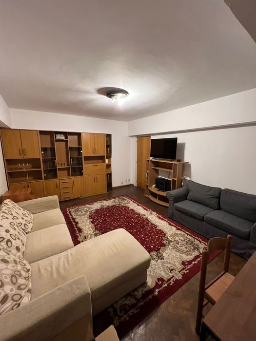 Închiriez apartament de 3 camere Piața Unirii