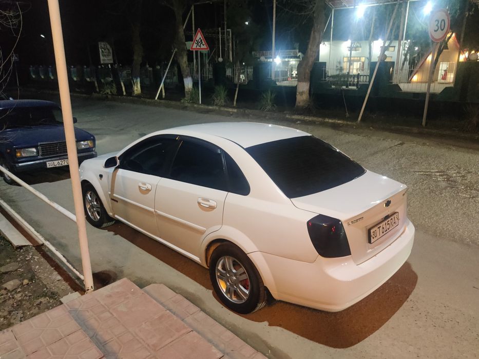 Lasetti 1'8 Sotiladi yili 2010