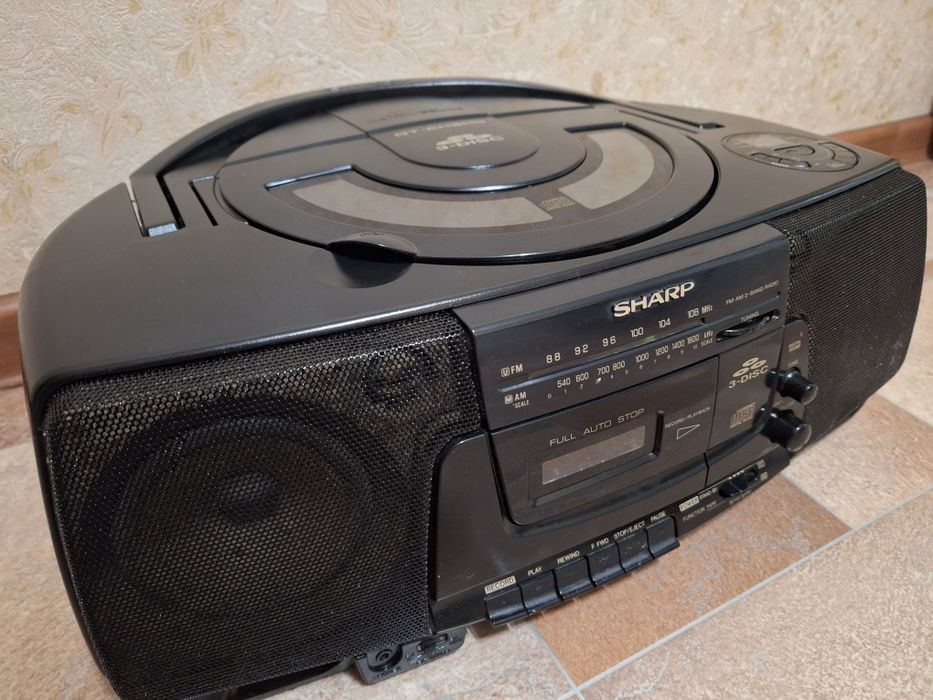 Шарп. Магнитофон тех времен.