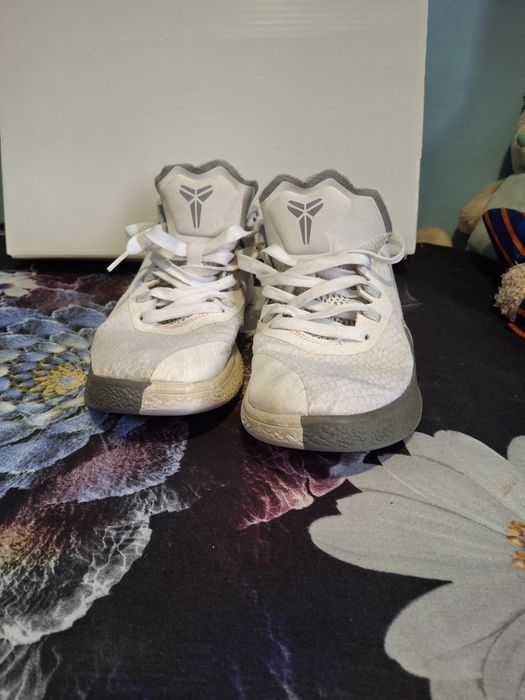 Nike Kobe Mamba Fury – White / Wolf Grey – mărimea 42 – ORIGINALI
