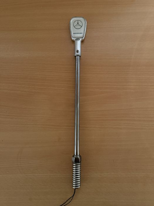 Mercedes флагшток