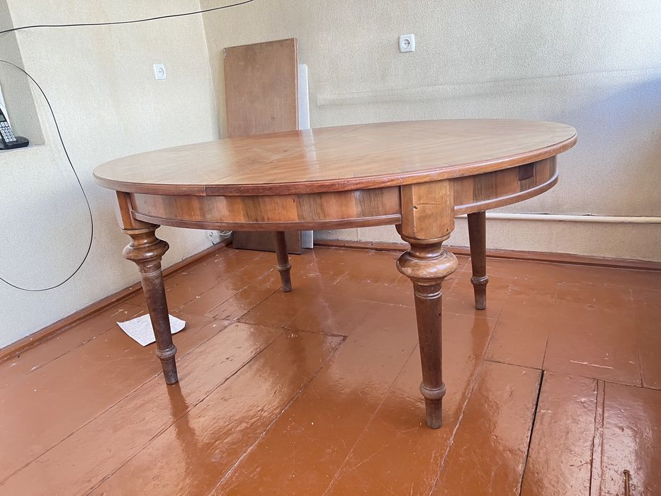 Продается антиквартный дубовый стол