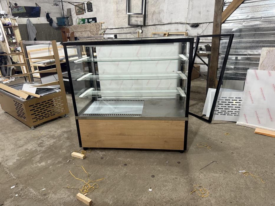 Витринный холодильник кондитерская витрина