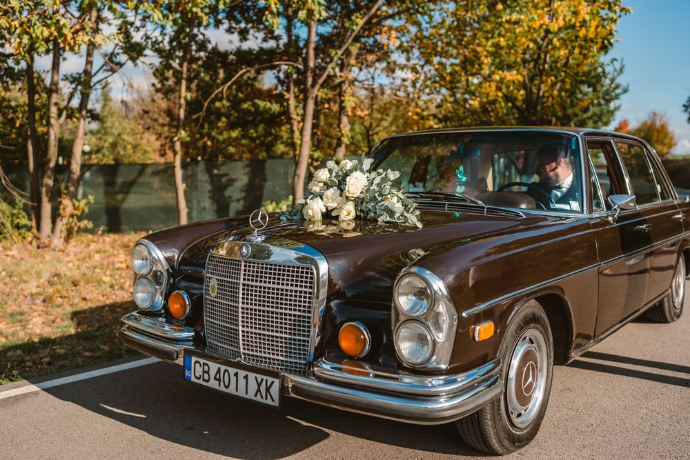 Ретро автомобил Мерцедес поднаем