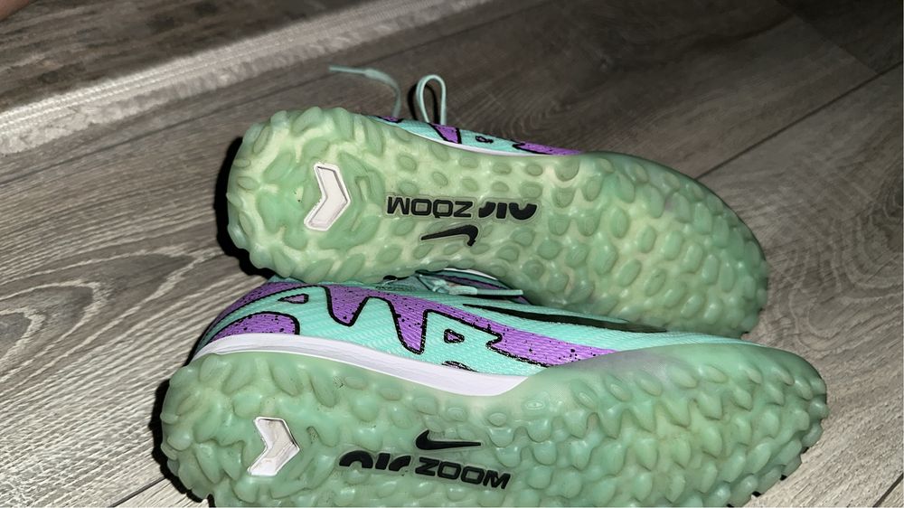 Футбольные бутсы