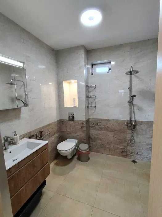 Двуетажна къща в Скутаре с гараж