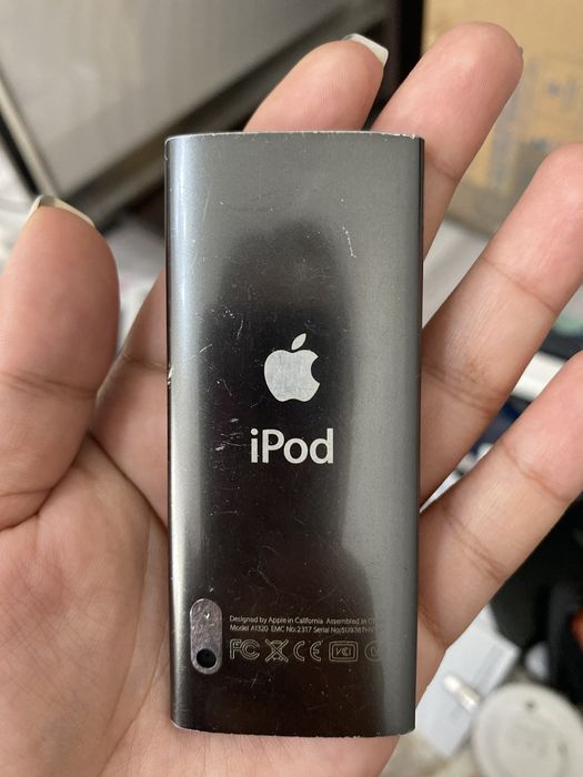Ipod айпод оригинальный. Зарядки нет.