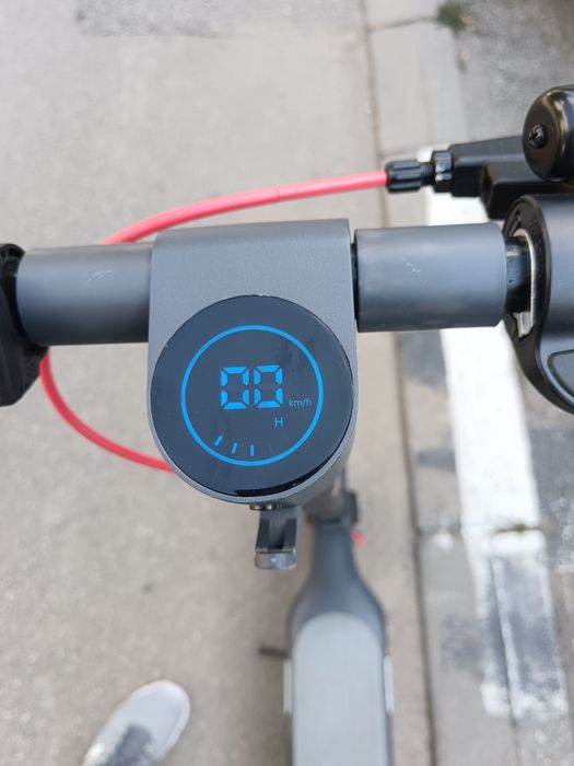 Vând trotineta pentru adulți cu roti de 10 inch