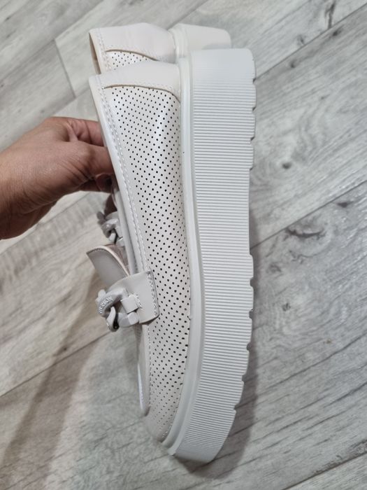 Продам мокасины женские