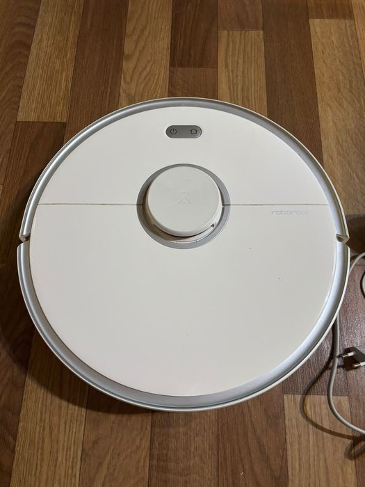 Продам робот-пылесос roborock S5 max