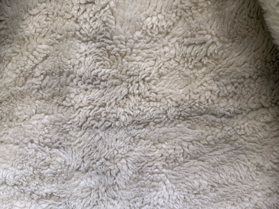 Червено зимно яке от релефен плат с пухкава подплата