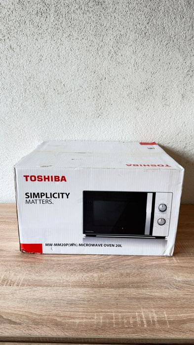 Cuptor cu microunde Toshiba 20L, 700W – Nou, în cutie