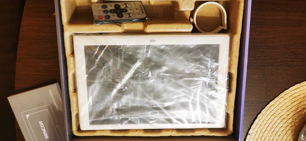 Продавам фото рамка 10.1 инча