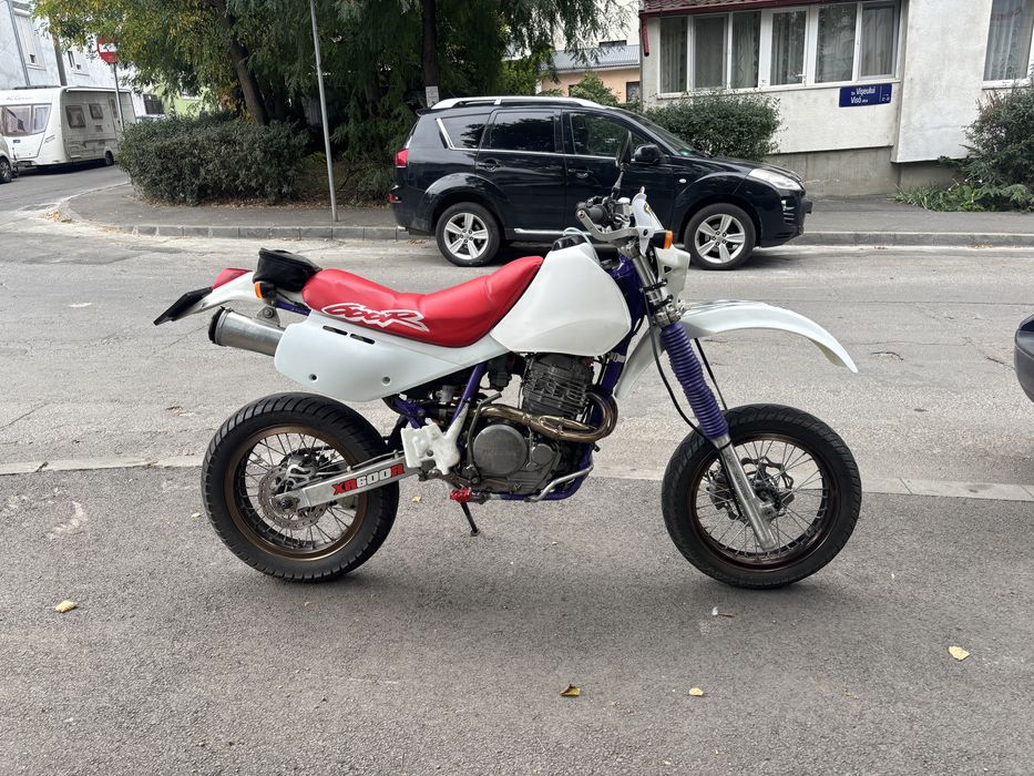 Honda XR600R enduro și supermoto