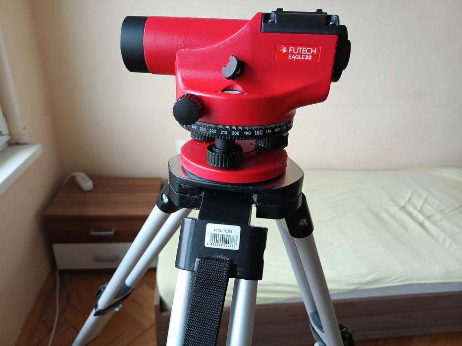 Професионален оптичен нивелир FUTECH Eagle 32 със статив и лата