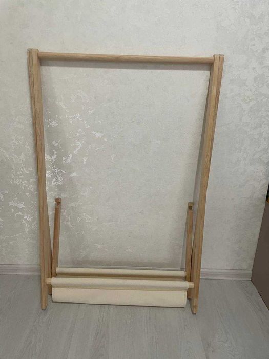 Деревянные напольные вешалки