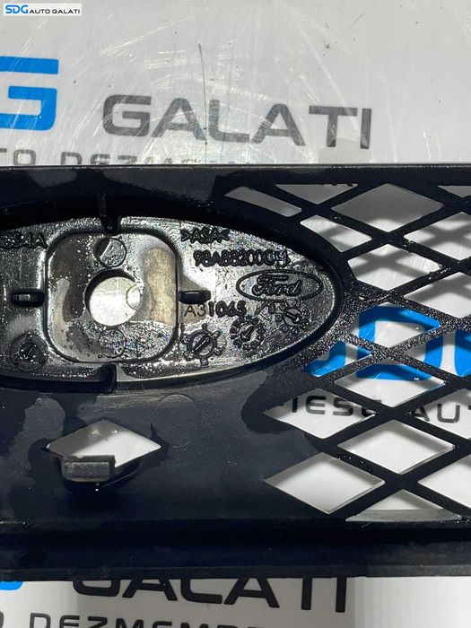 Grila cu Sigla Emblema Bara Spoiler Fata Ford Focus 1 1998 - 2004 Cod 98AB8200CH 98AB-8200-CH [L2620]