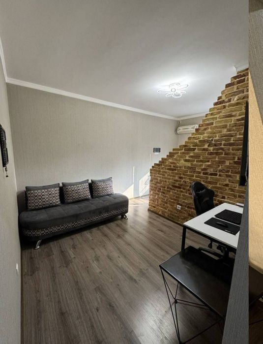 Квартира продаётся торговый центр Чиланзар 3 квартал 1в2/4/4 меб тех