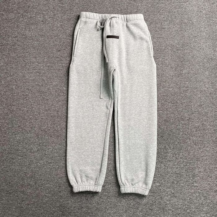Pantaloni Essentials / Premium / 2026