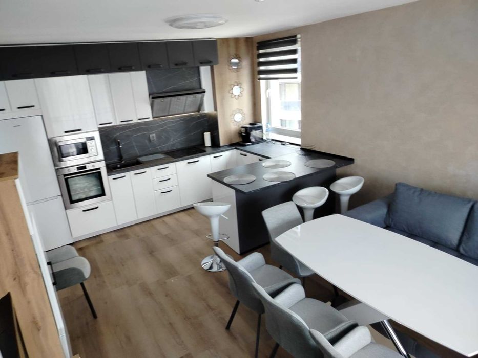 Дава се под наем Тристаен апартамент в Варна, Младост 1 - 100 кв.м за 816 € - Снимка #3