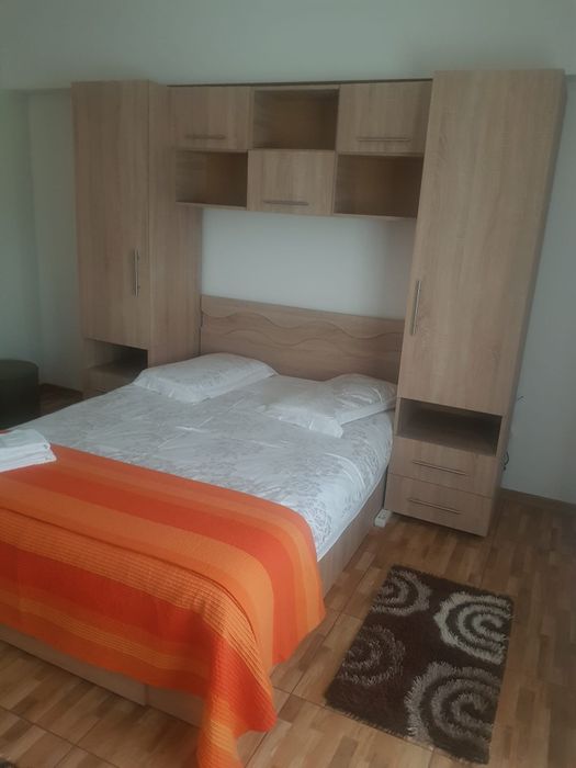 Închiriez garsonera
